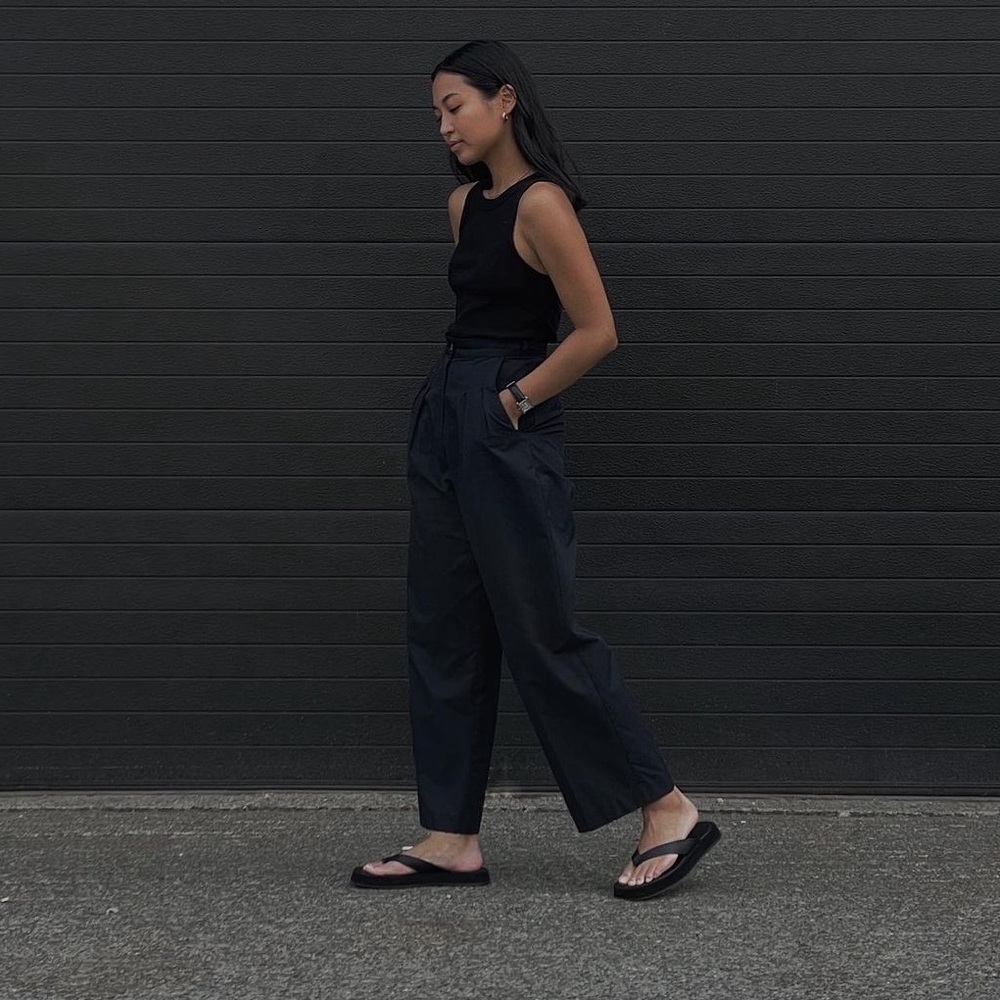 Oak & Fort Pleated Navy Trousers